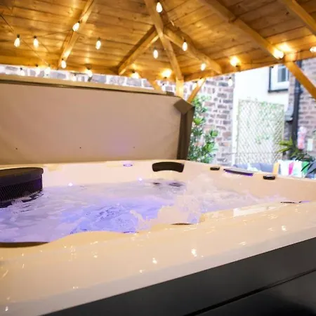 Romance On The Rows - Hot Tub City Centre Chester Exterior photo