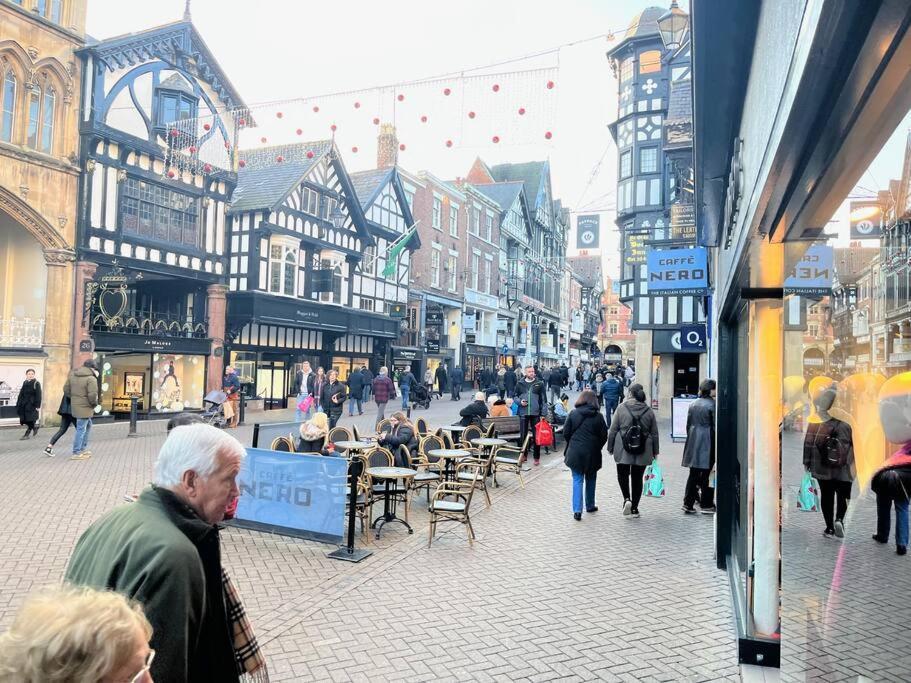 Romance On The Rows - Hot Tub Centre Chester