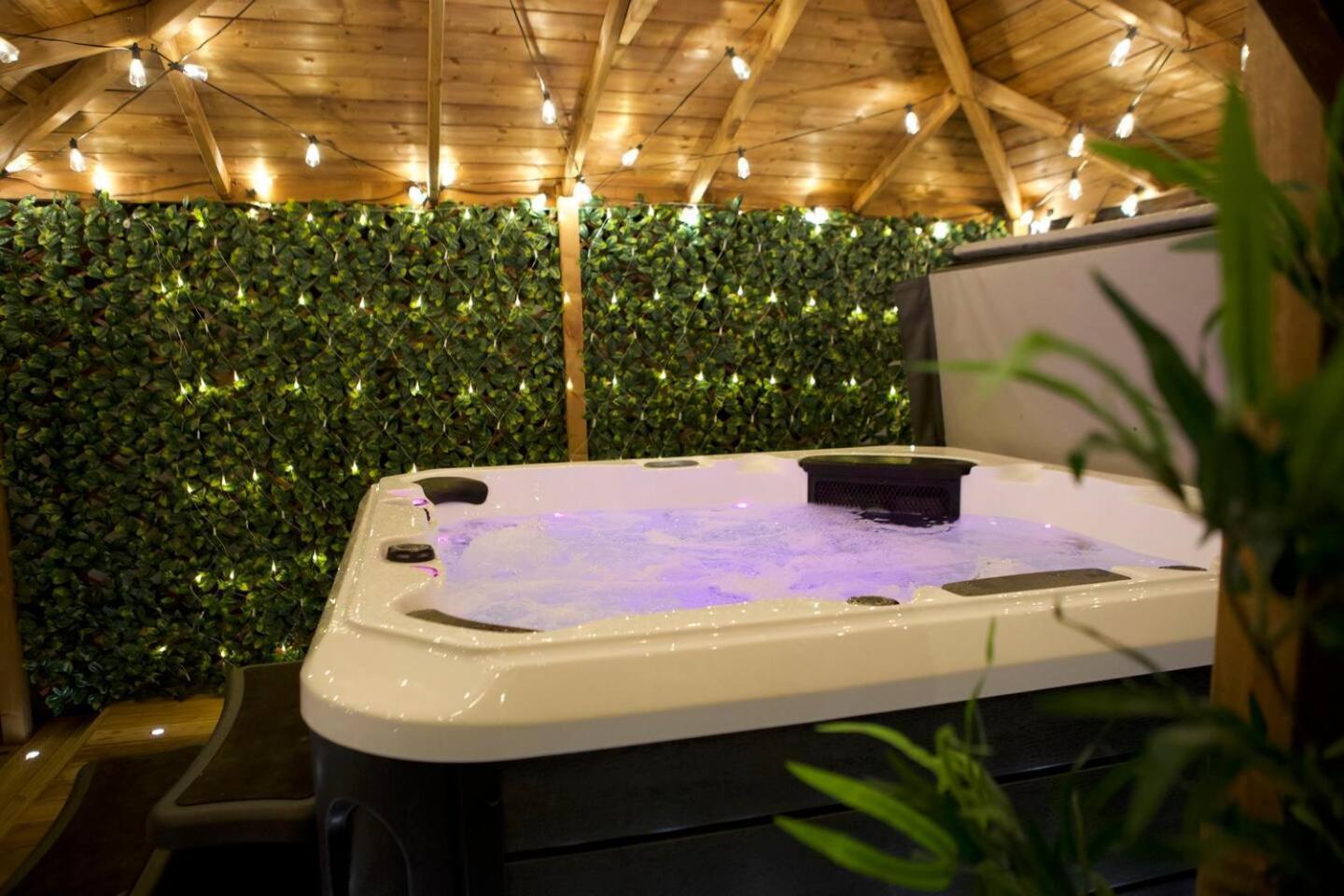 Romance On The Rows - Hot Tub Centre Apartment